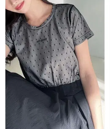도트 무늬 시어 반팔 상의