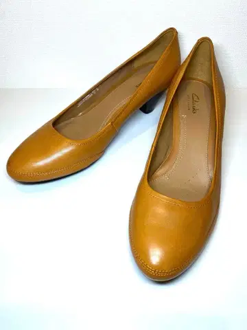 [ 미품 ] Clarks 펌프스 카멜 25.5cm