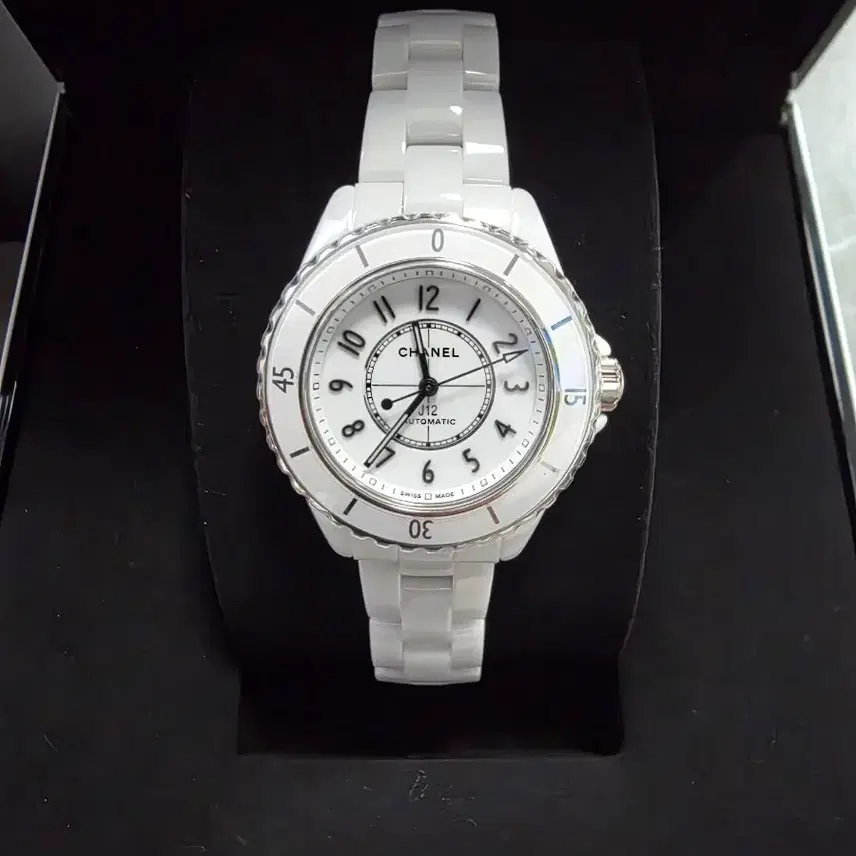 샤넬 새상품 J12 화이트 세라믹 33MM 시계 사진 3