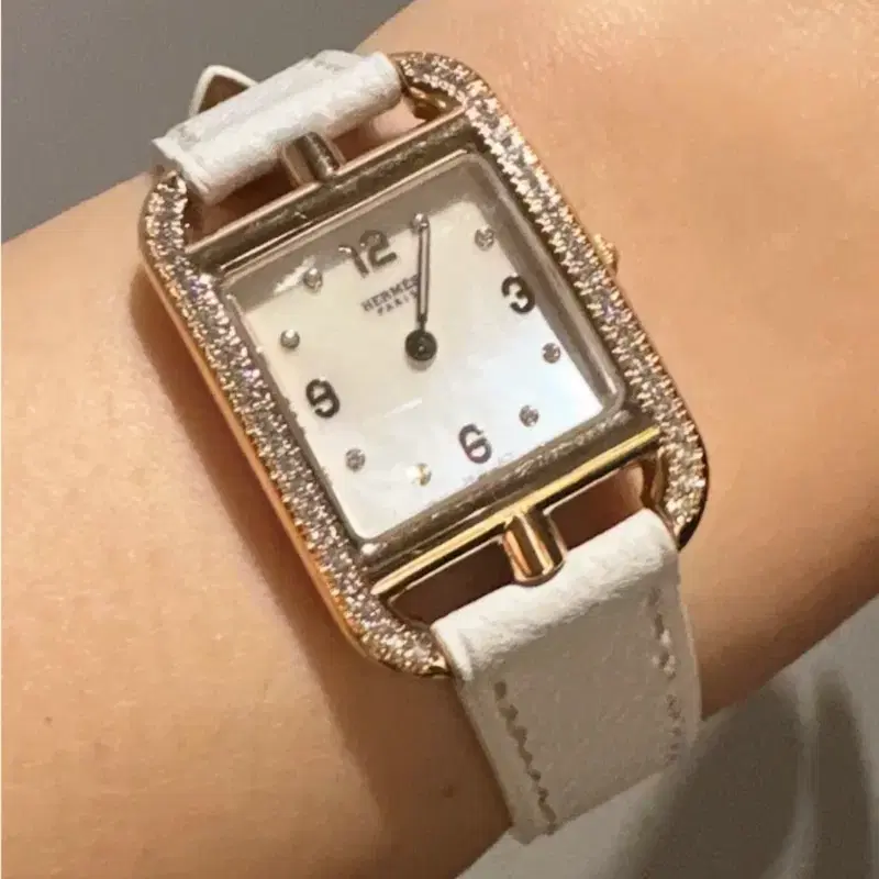에르메스 케이프코드 스몰 31mm 18k 금장 풀파베 다이아 워치 (악어줄 2개 / 총 3,000만 상당) 사진 2