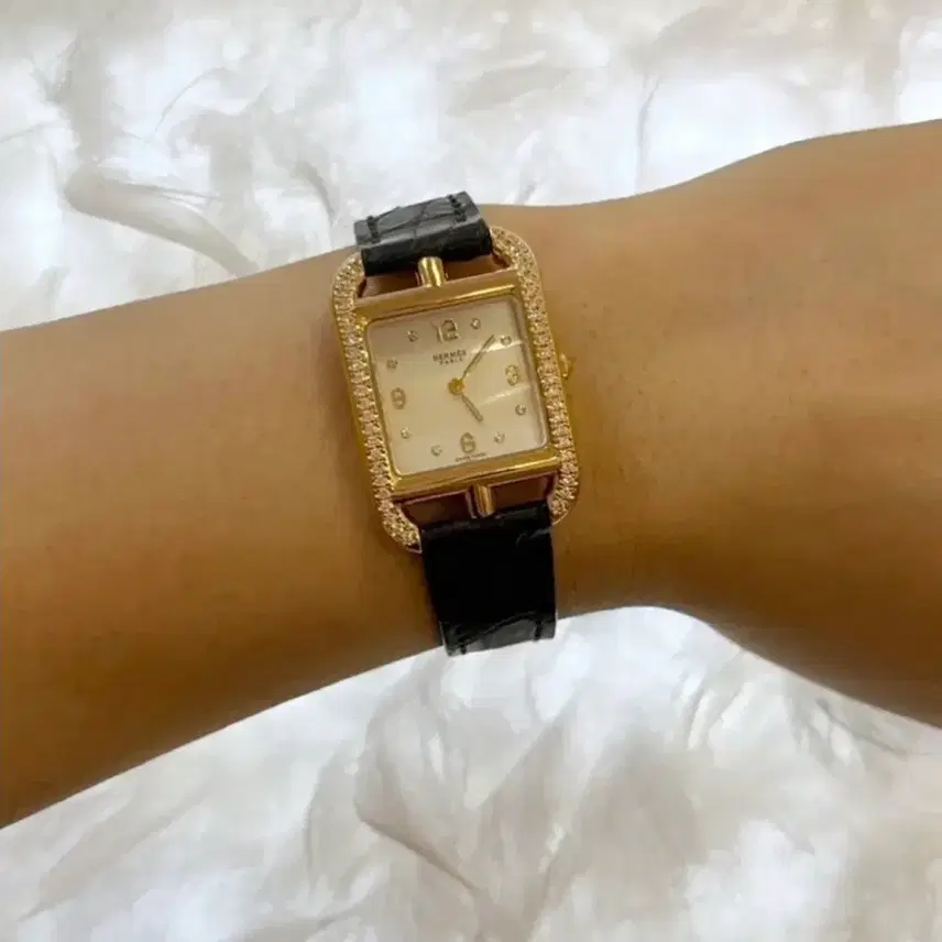 에르메스 케이프코드 스몰 31mm 18k 금장 풀파베 다이아 워치 (악어줄 2개 / 총 3,000만 상당) 사진 3