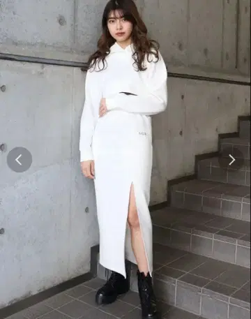 MURUA 화이트 셋업 후디 스커트