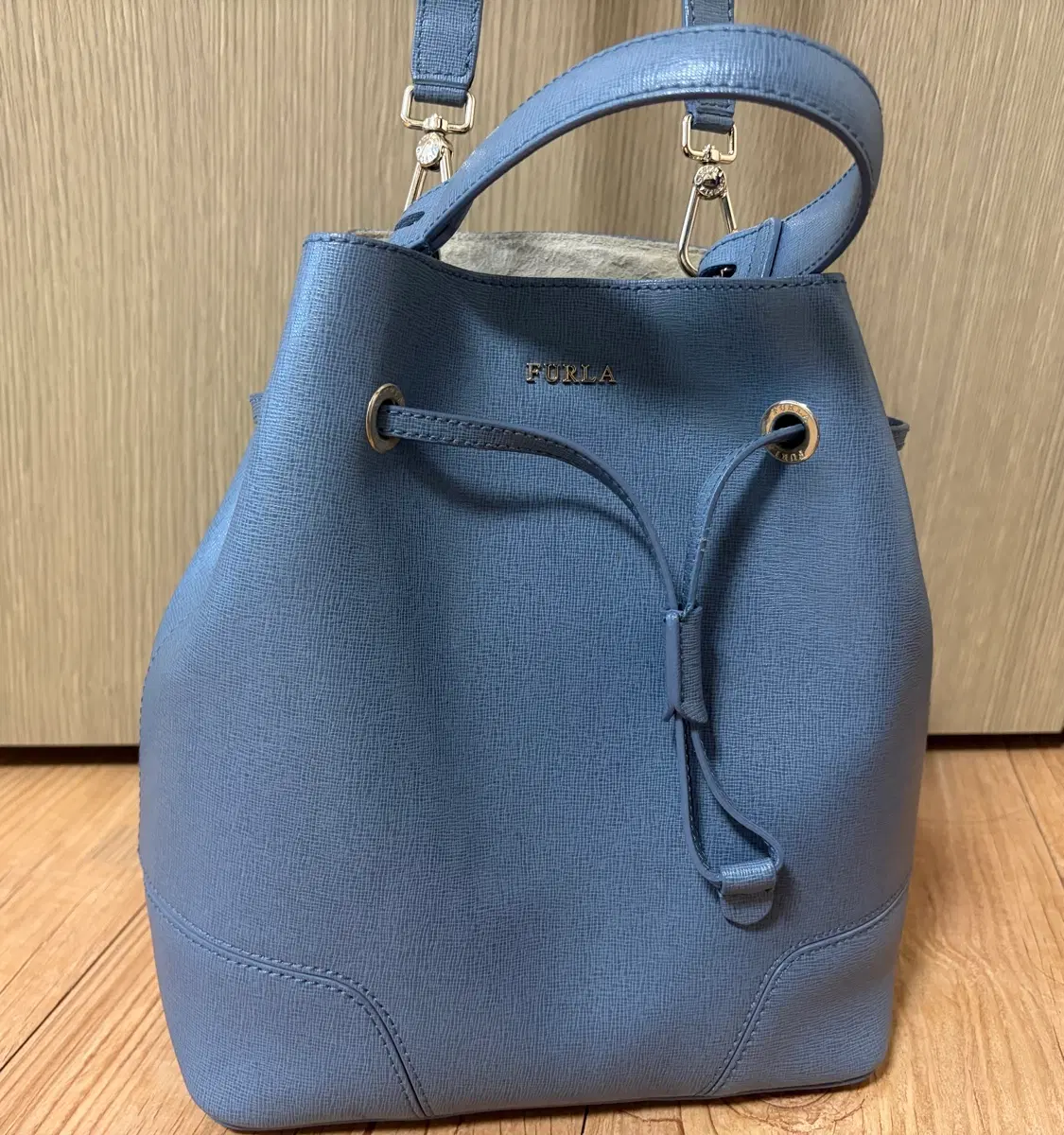 Quick sale) Furla stayc Small Bucket Bag