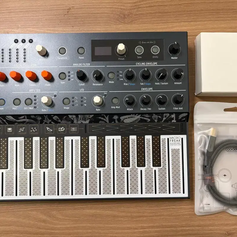 아투리아 마이크로프릭 신디사이저 Arturia microfreak
