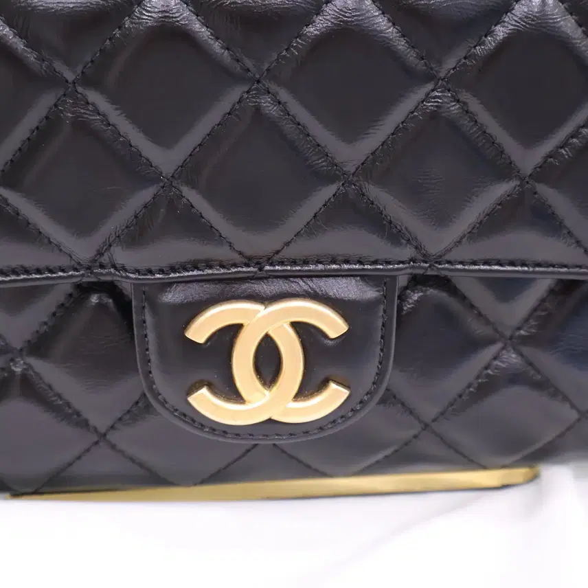 샤넬 중고 포켓 체인 샤이니 크럼플드 카프 체인 스몰 호보 숄더백 AS4323 블랙 CHANEL 사진 2