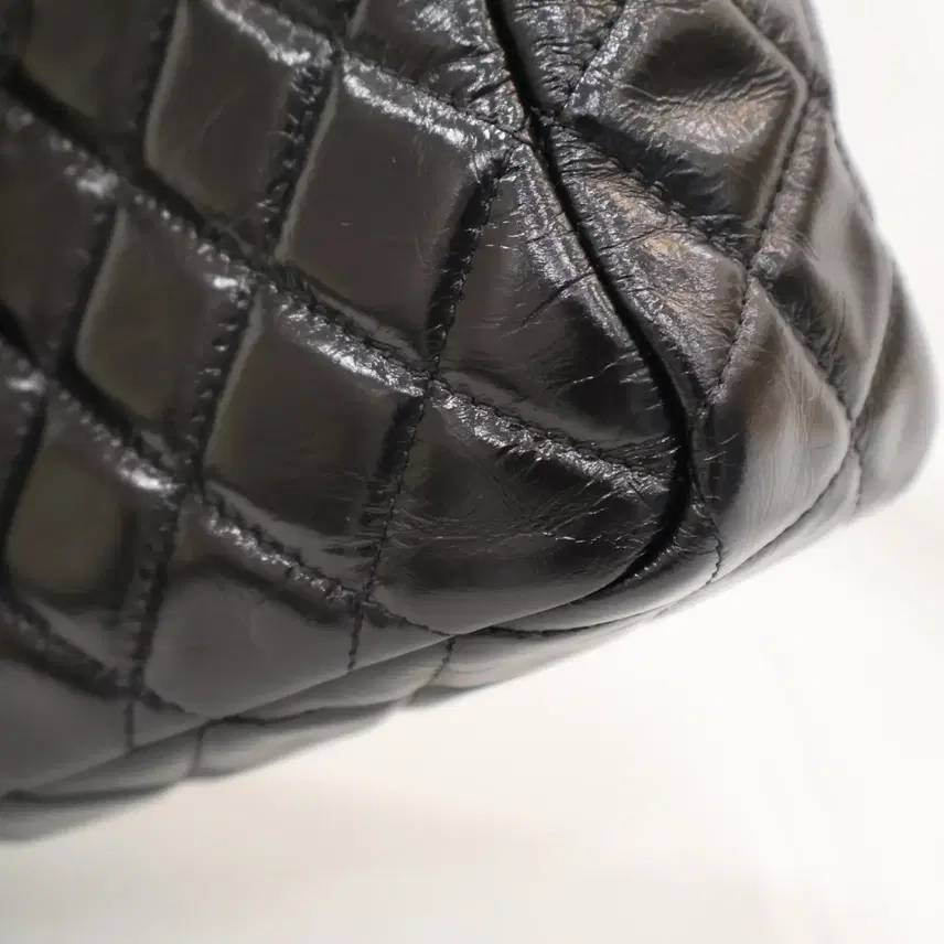 샤넬 중고 포켓 체인 샤이니 크럼플드 카프 체인 스몰 호보 숄더백 AS4323 블랙 CHANEL 사진 8