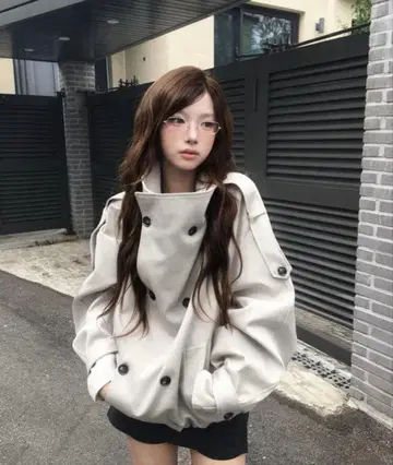 더블 브레스트 스탠드 카라 자켓 화이트