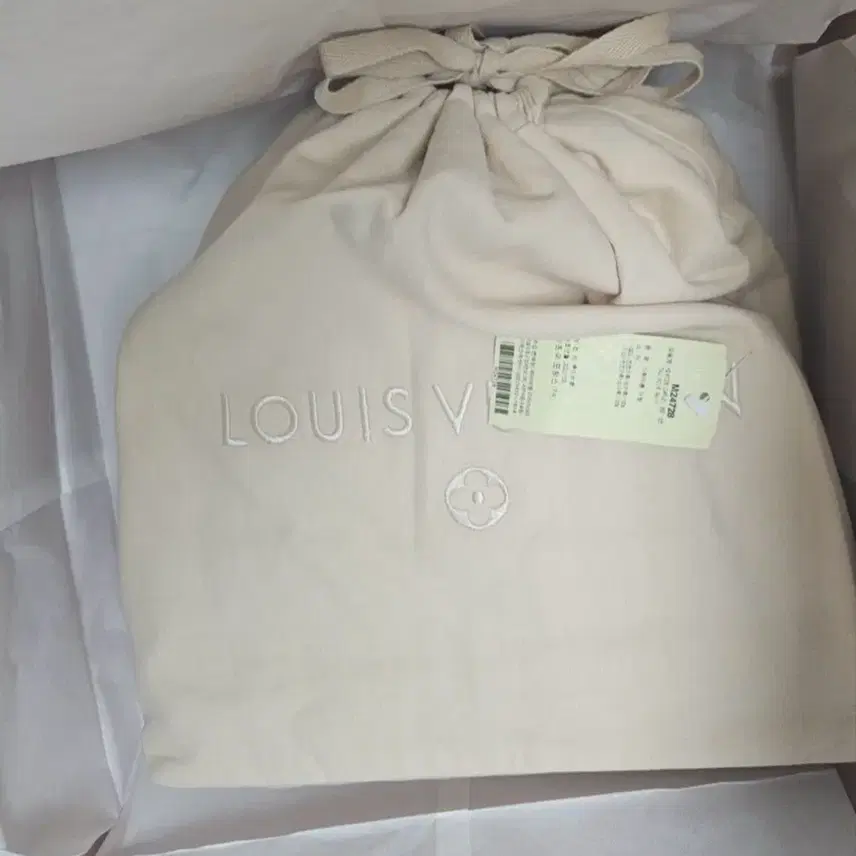 루이비통 카퓌신 새상품 (구매할때만 들어봄) 사진 3