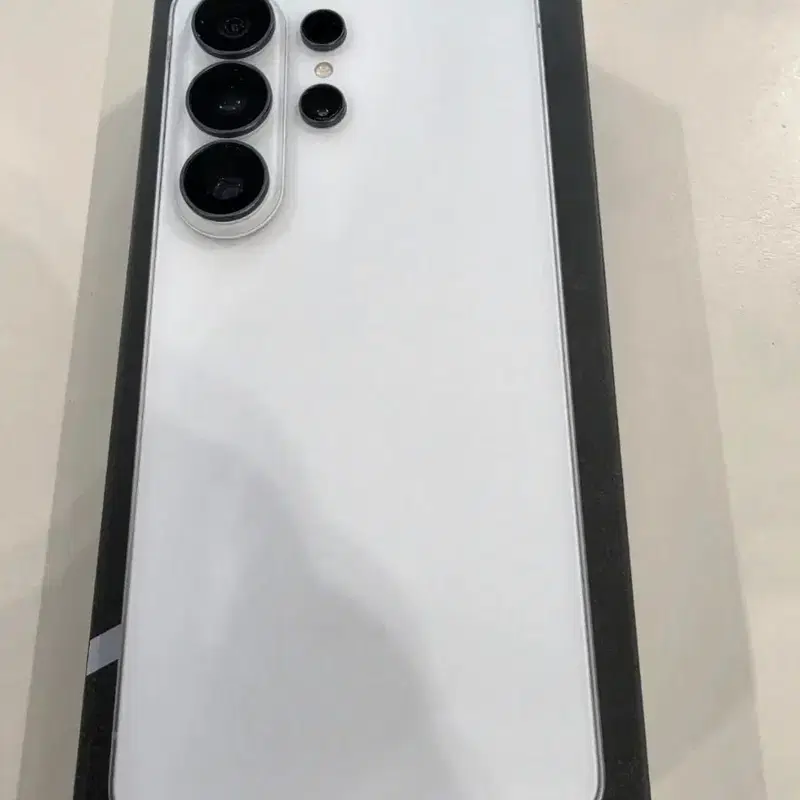 갤럭시 s26 울트라 256 판매합니다.