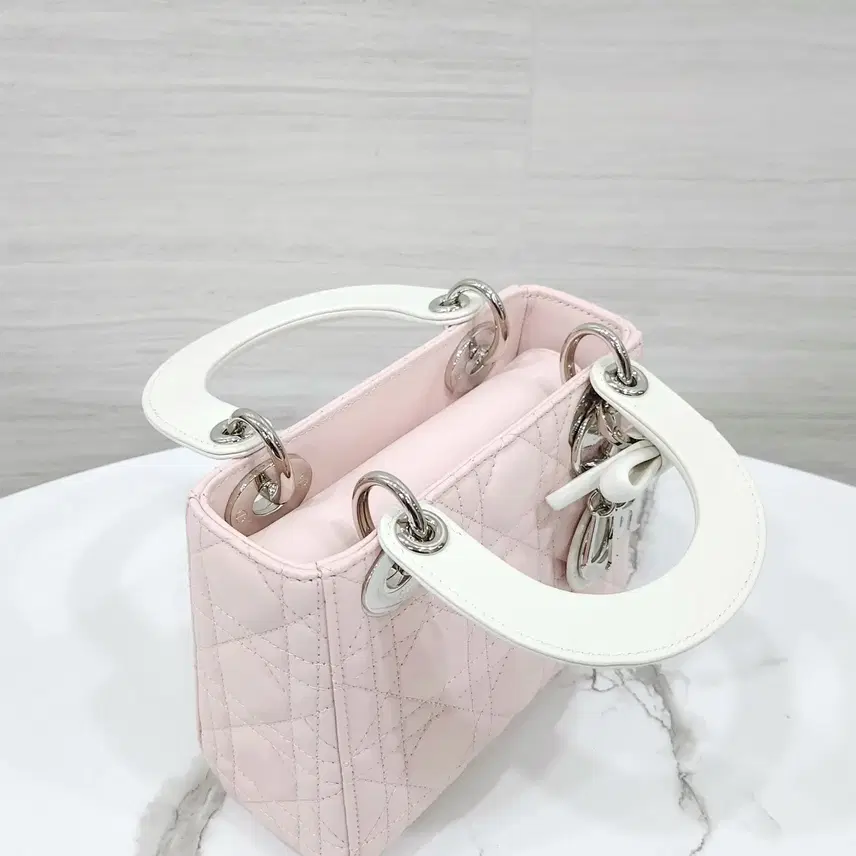 디올 레이디 미니 체인백 칠석 에디션 수피르 핑크 리본참 M0505PUQC 사진 7