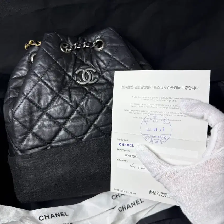 샤넬 새상품급) 30번대 가브리엘 백팩 풀세트+정품감정서 동봉 사진 3