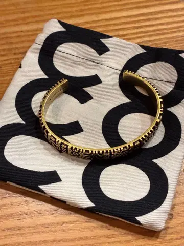 MARC JACOBS 로고 뱅글 골드