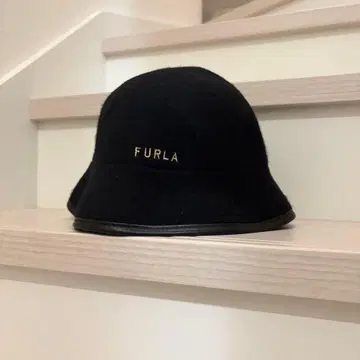 FURLA 풀라 버킷 햇