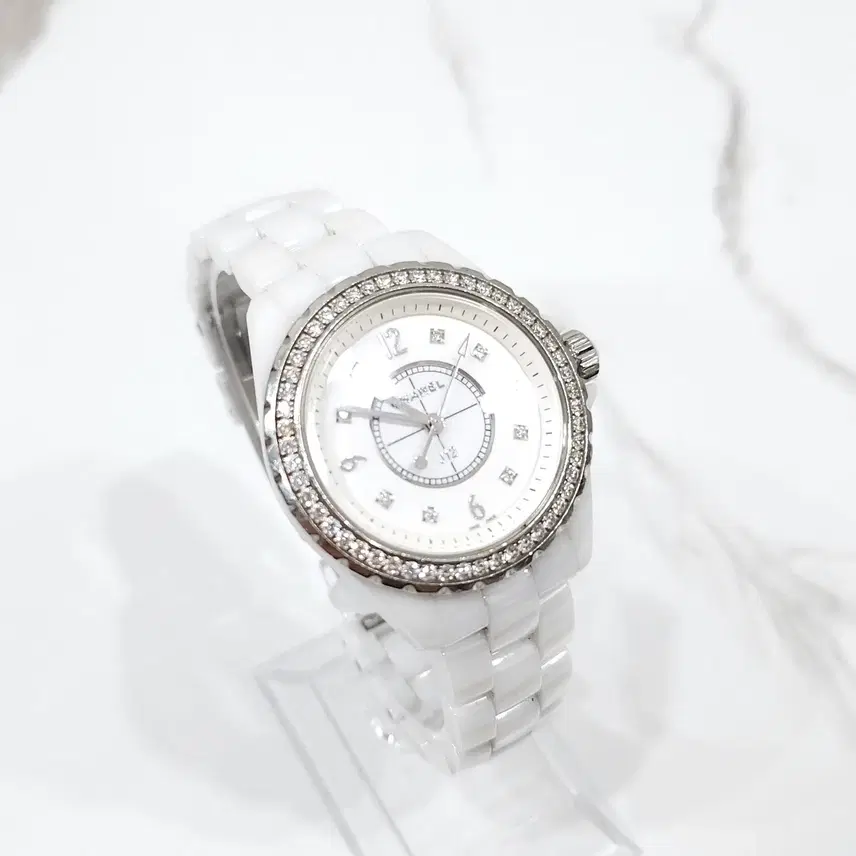 샤넬 J12 화이트 세라믹 다이아몬드 베젤 워치 33mm H2422 사진 3