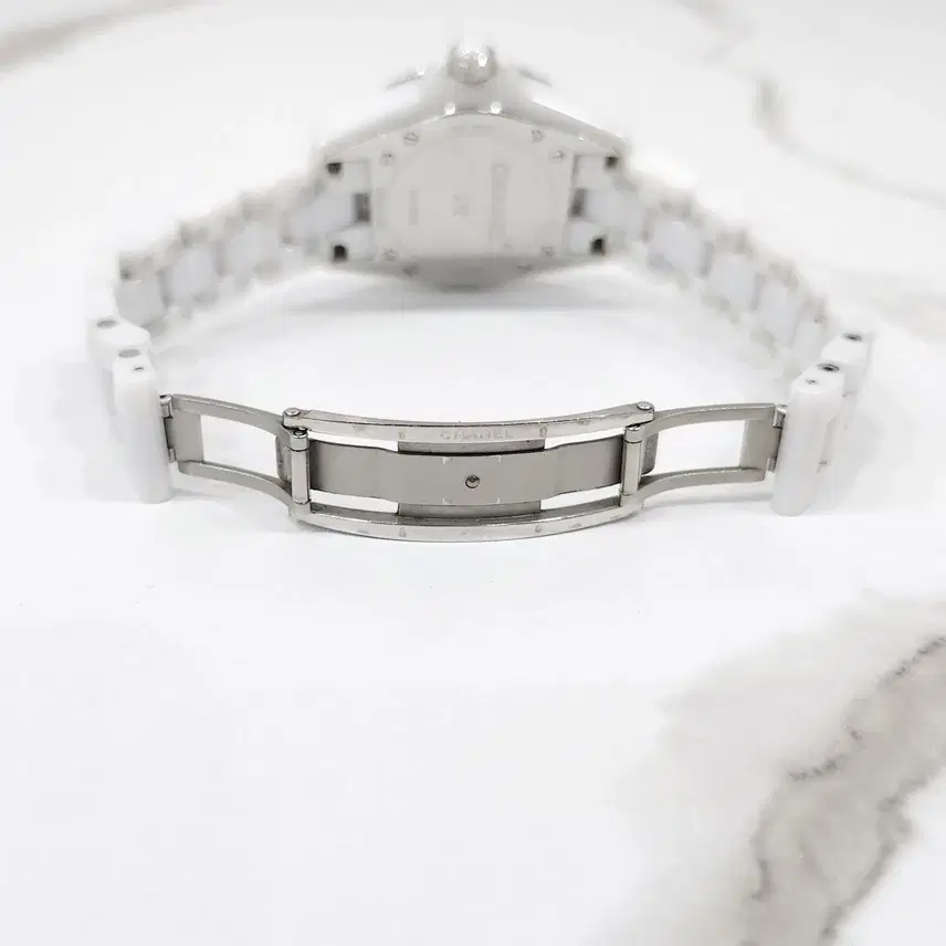 샤넬 J12 화이트 세라믹 다이아몬드 베젤 워치 33mm H2422 사진 6
