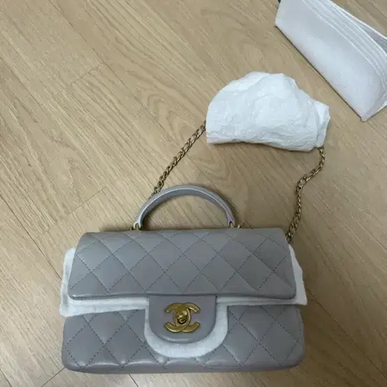 샤넬 뉴미니 탑핸들 사진 1