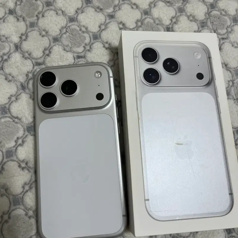 아이폰 17 Pro 256GB 실버 SSS급