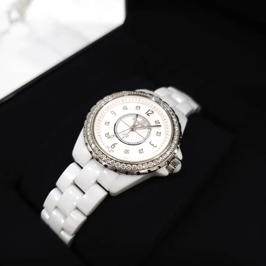 샤넬 J12 화이트 세라믹 다이아몬드 베젤 워치 33mm H2422 사진 7