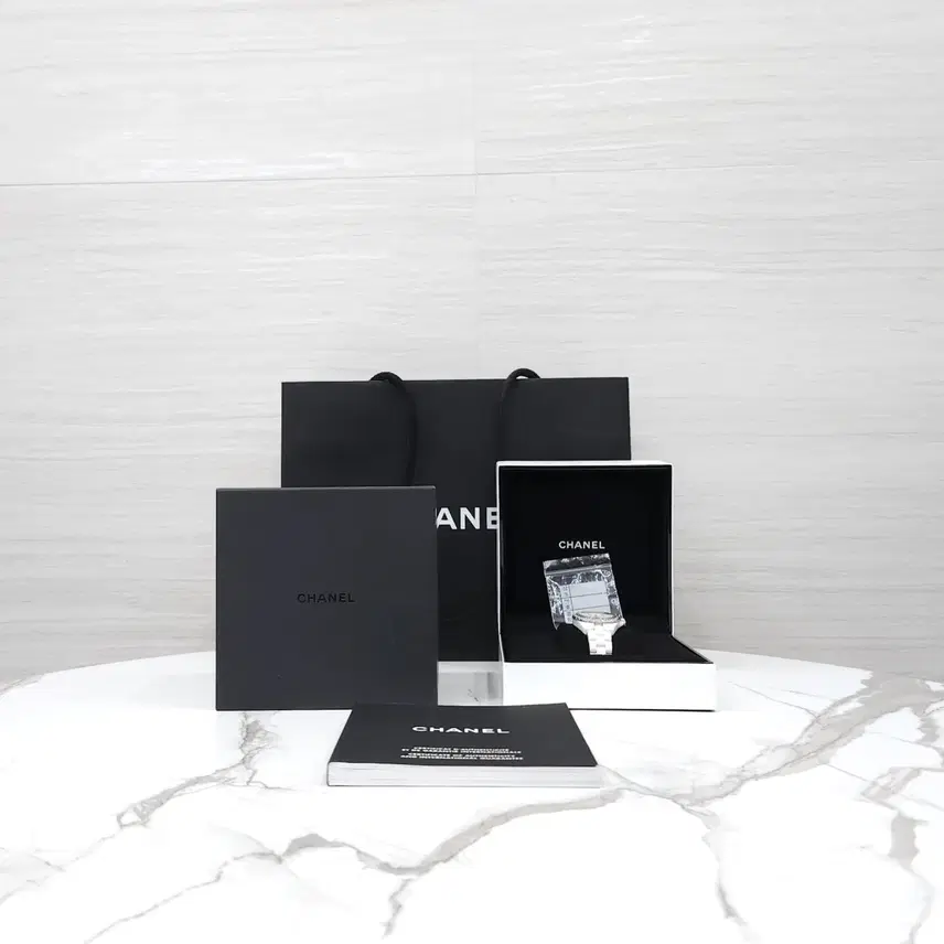 샤넬 J12 화이트 세라믹 다이아몬드 베젤 워치 33mm H2422 사진 8