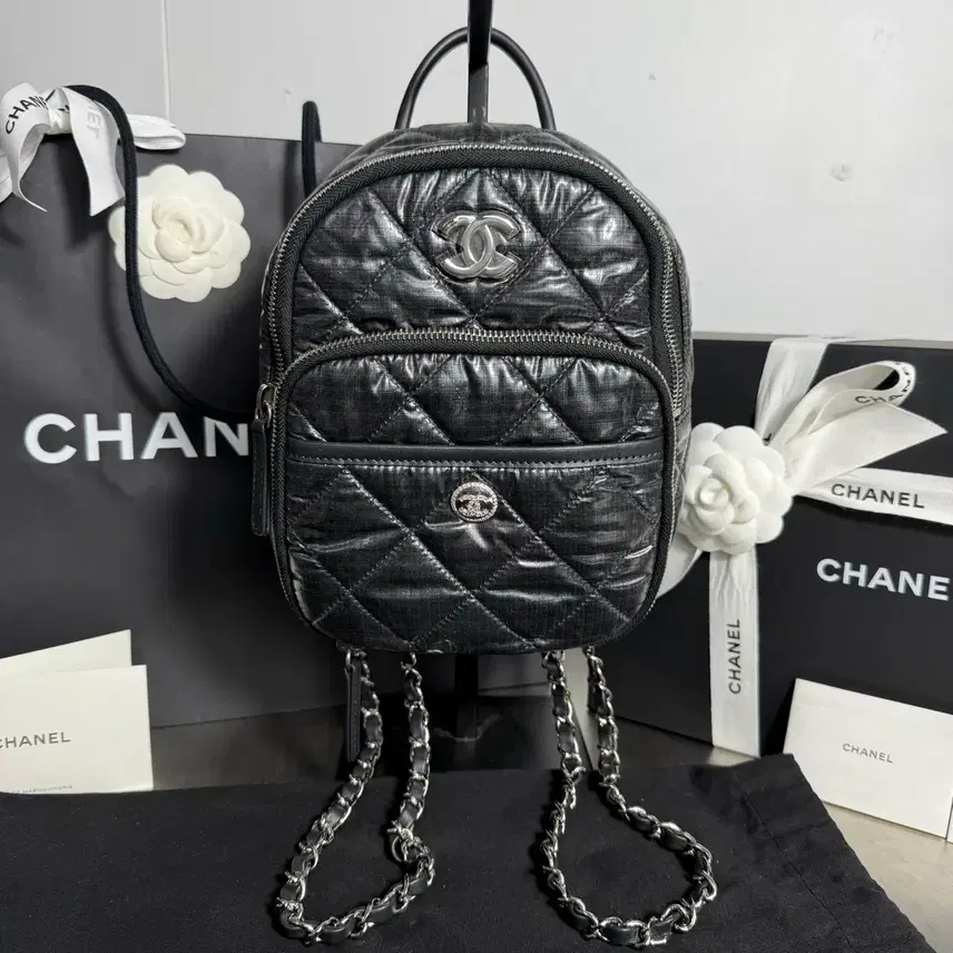 샤넬 (새상품,풀구성)샤넬 코코네쥬CC 퀄팅 나일론 백팩 블랙 사진 1