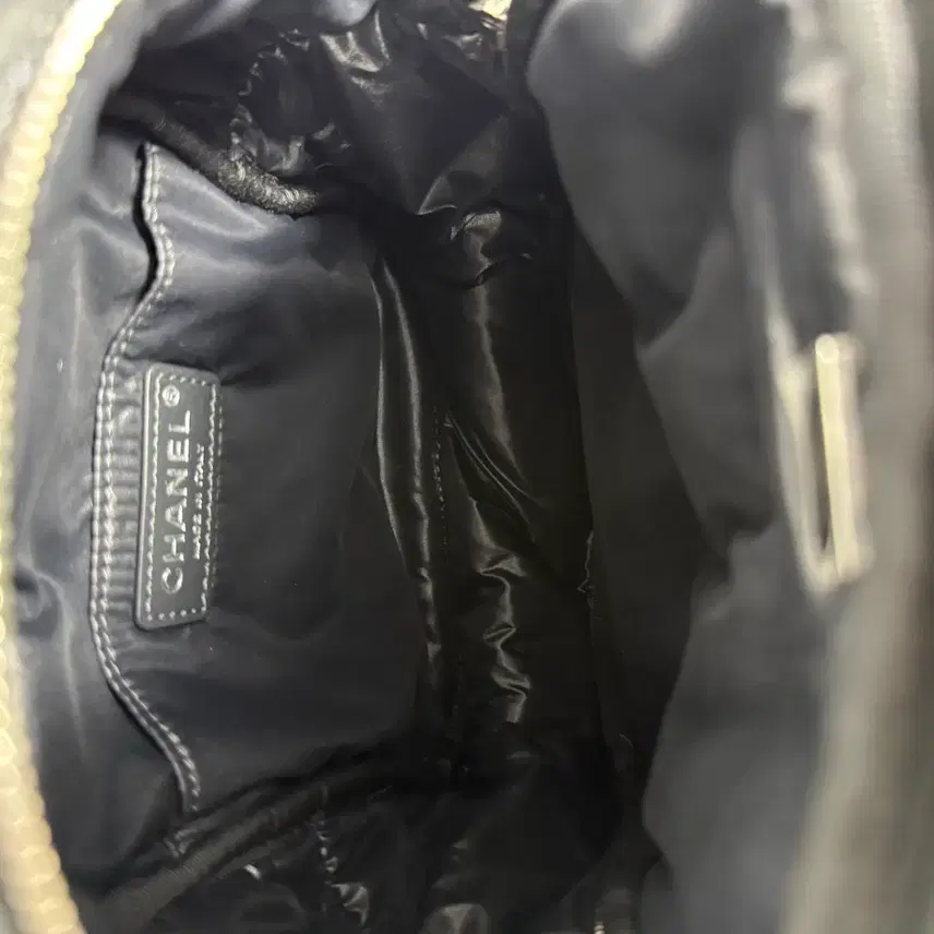 샤넬 (새상품,풀구성)샤넬 코코네쥬CC 퀄팅 나일론 백팩 블랙 사진 7