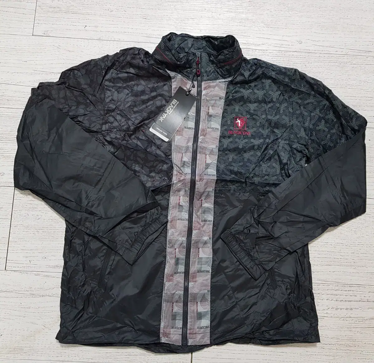 [105] Blackyak Ultralight Windbreaker 105