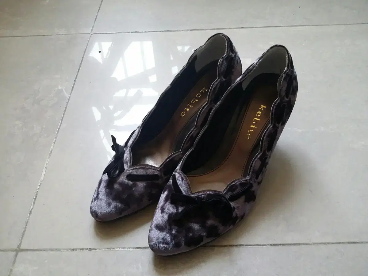 [225] Velvet Pumps 225