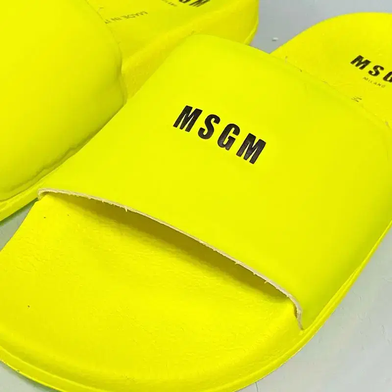 [정품] MSGM 엠에스지엠 로고프린트 루버 슬라이드 여성슬리퍼(240)