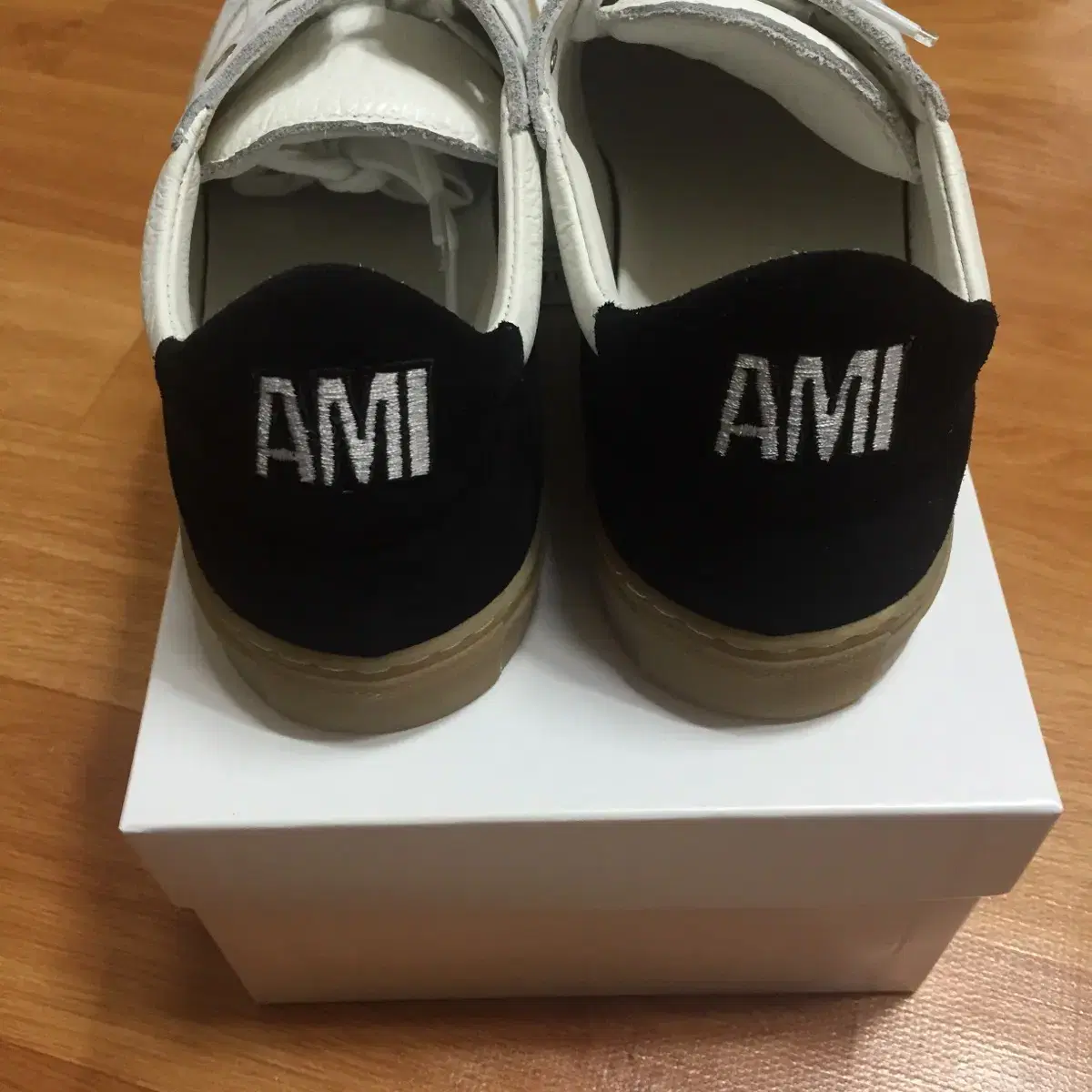 AMI 아미 스니커즈