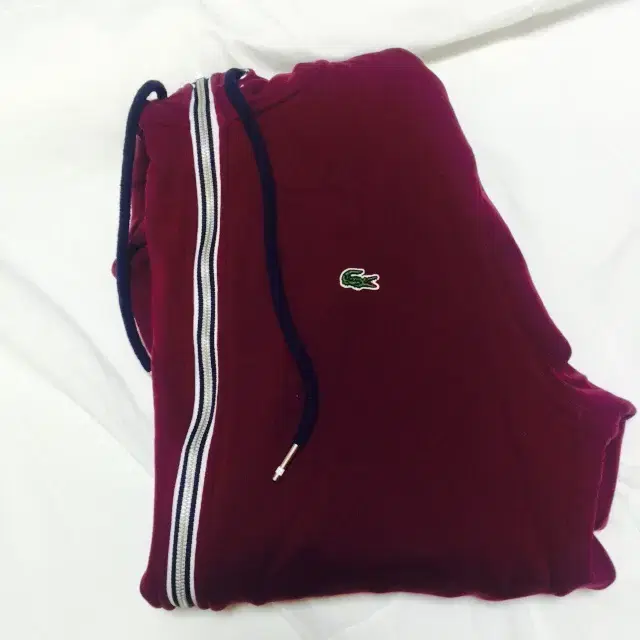 Lacoste Size: 4 Package: 90,000 won