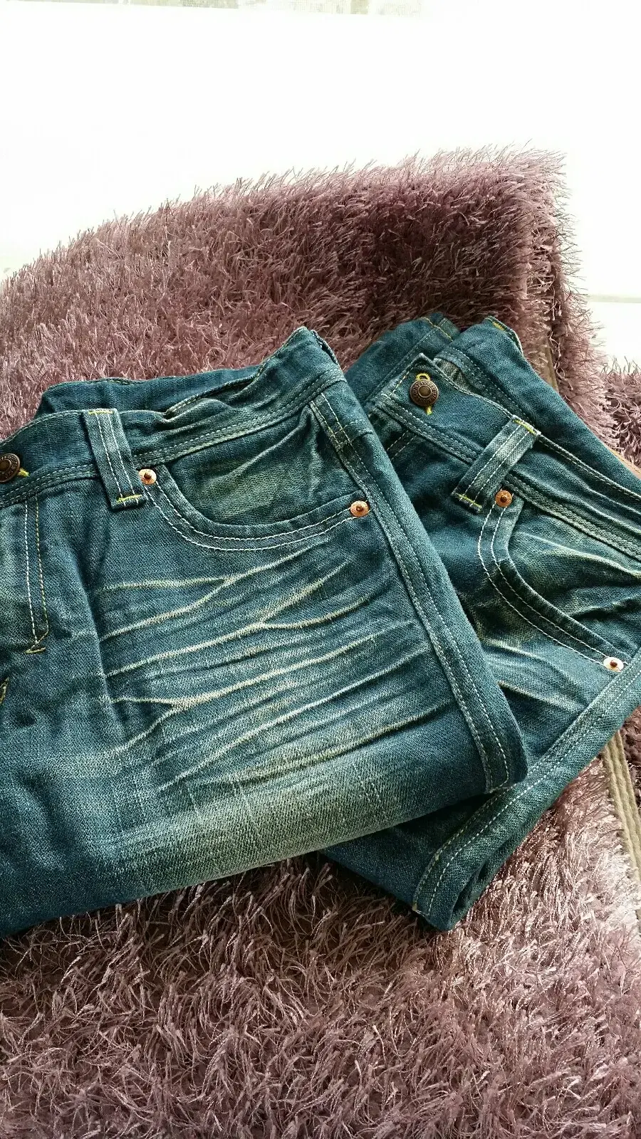 [29] Levi's straight jeans