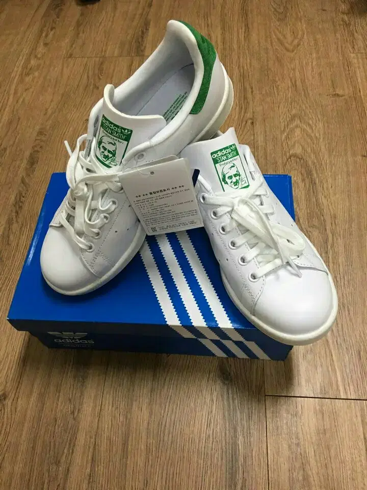 [240] Adidas Stan Smith (240)