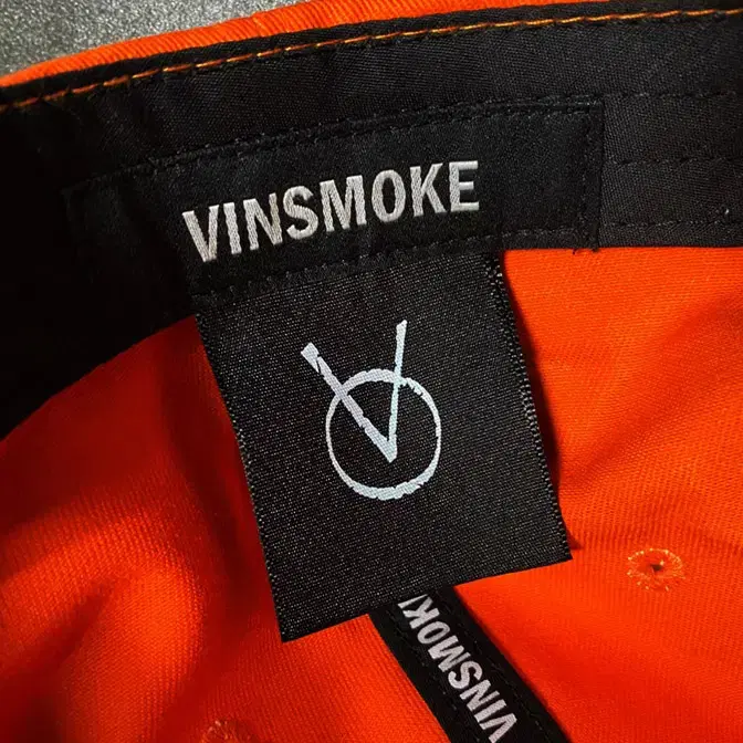 [정품] VINSMOKE 빈스모크 OV 스몰로고 자수 볼캡 오렌지