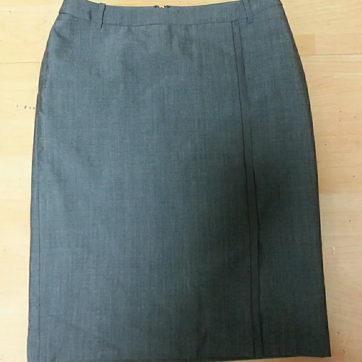 [M] JESSI NEW YORK Gray silk-colored skirt *Price down*
