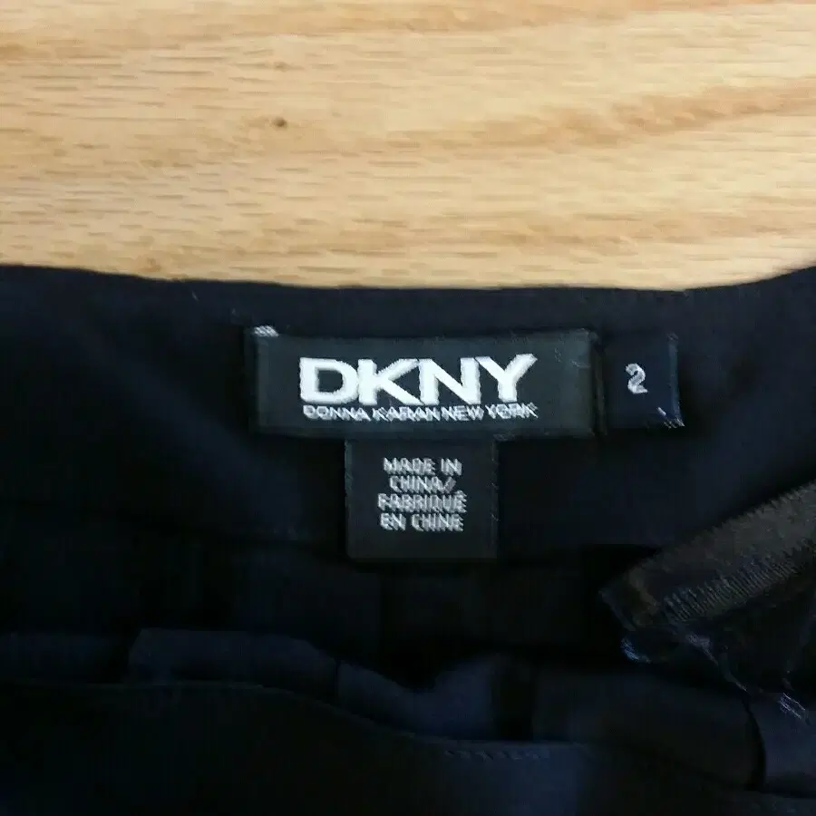 디케이앤와이 DKNY 정품 실크100   주름 스커트 블랙 55