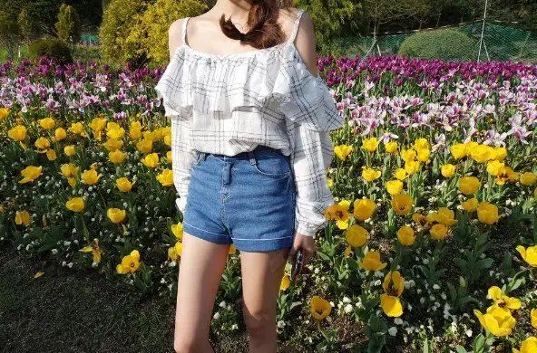 [Mocobling]Check off-the-shoulder blouse