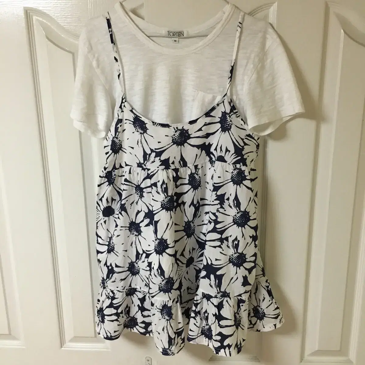 FLOWER PATTERNED V-NECK ONE-PIECE