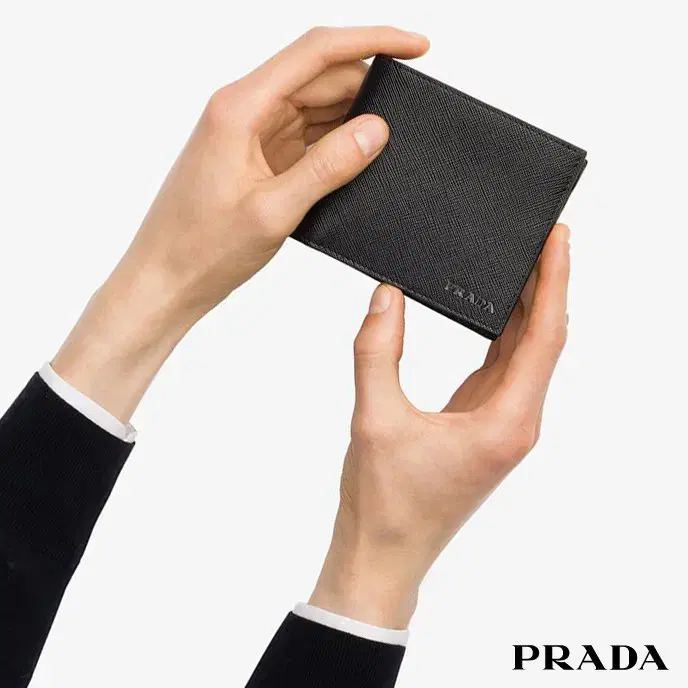 [정품] PRADA 프라다 로고 메탈플레이트  사피아노 반지갑