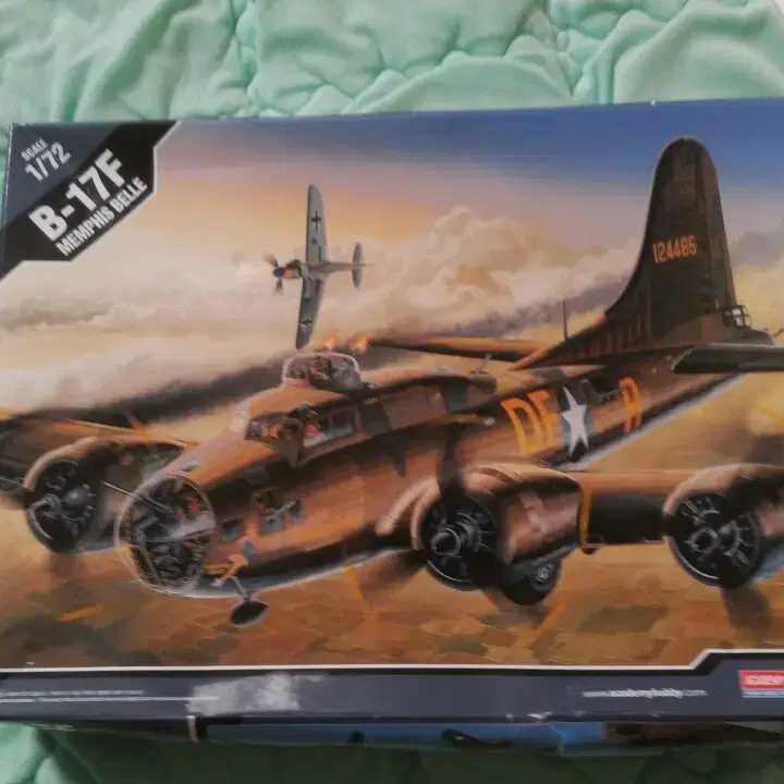 프라모델 아카데미 B-17f 멤피스벨 1/72