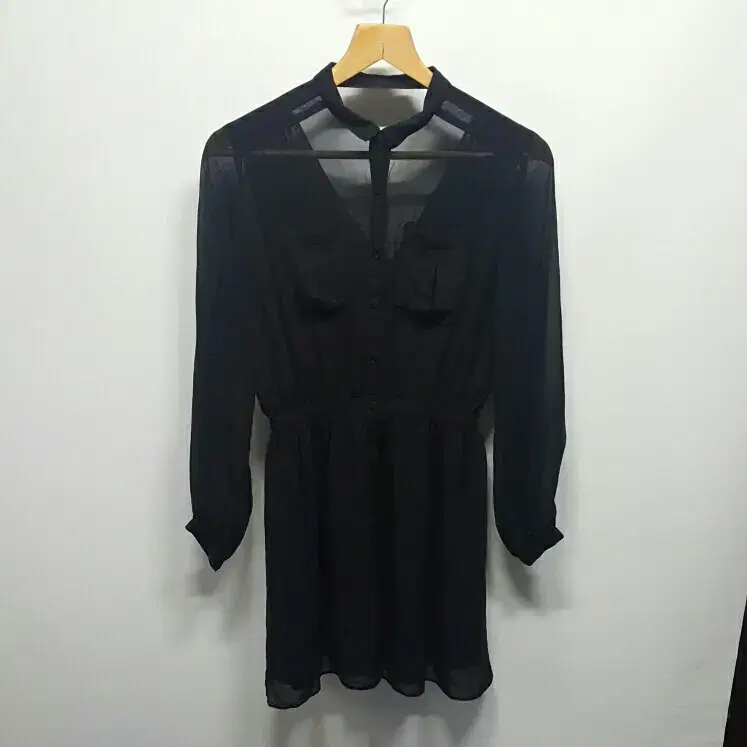 [FREE] Front and back pleated blouse-black