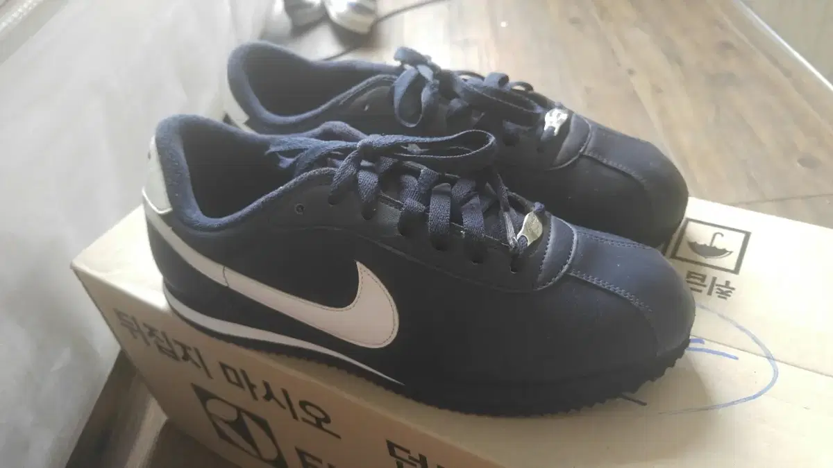 Nike sneakers 270 mm