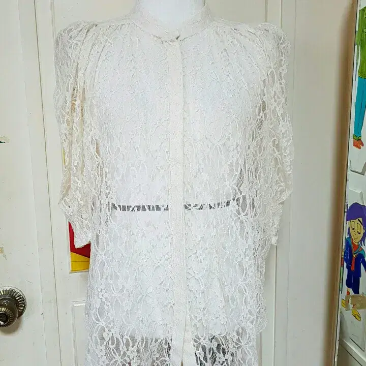 [FREE] ST Volumetric Shoulder Off-the-Shoulder Lace Span Ivory Blouse