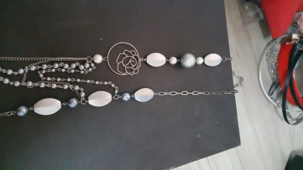 Silver patterned necklace