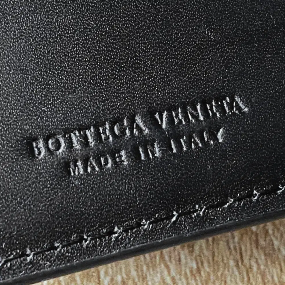 [정품]BOTTEGA VENETA 보테가베네타 인트레치아토 소가죽 반지갑