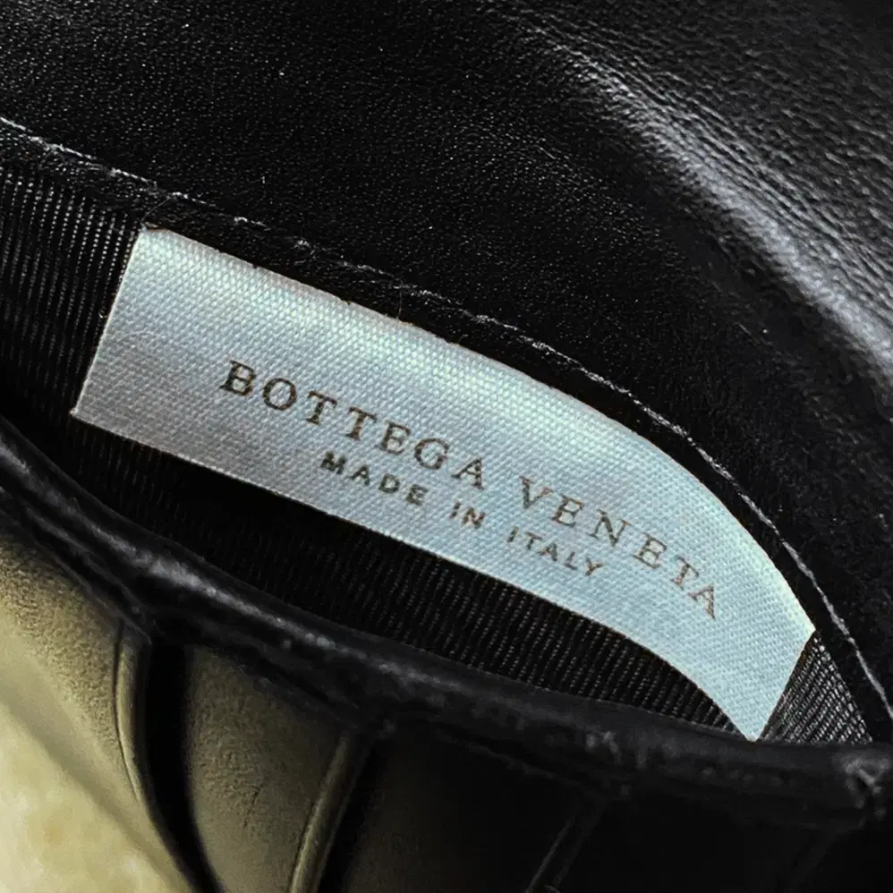 [정품]BOTTEGA VENETA 보테가베네타 인트레치아토 소가죽 반지갑