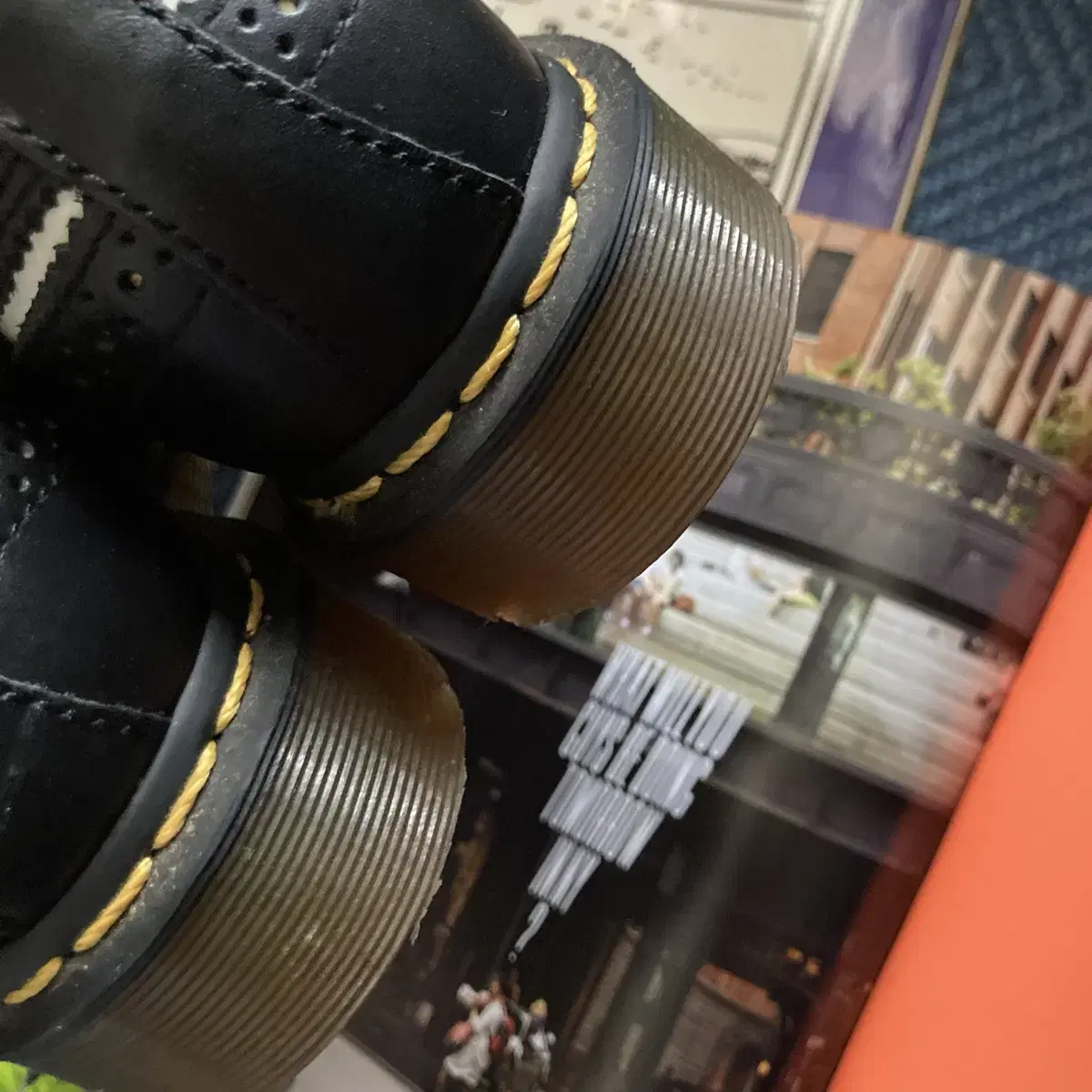 Dr martens 닥터마틴 3989 미키 윙팁 플랫폼 로퍼