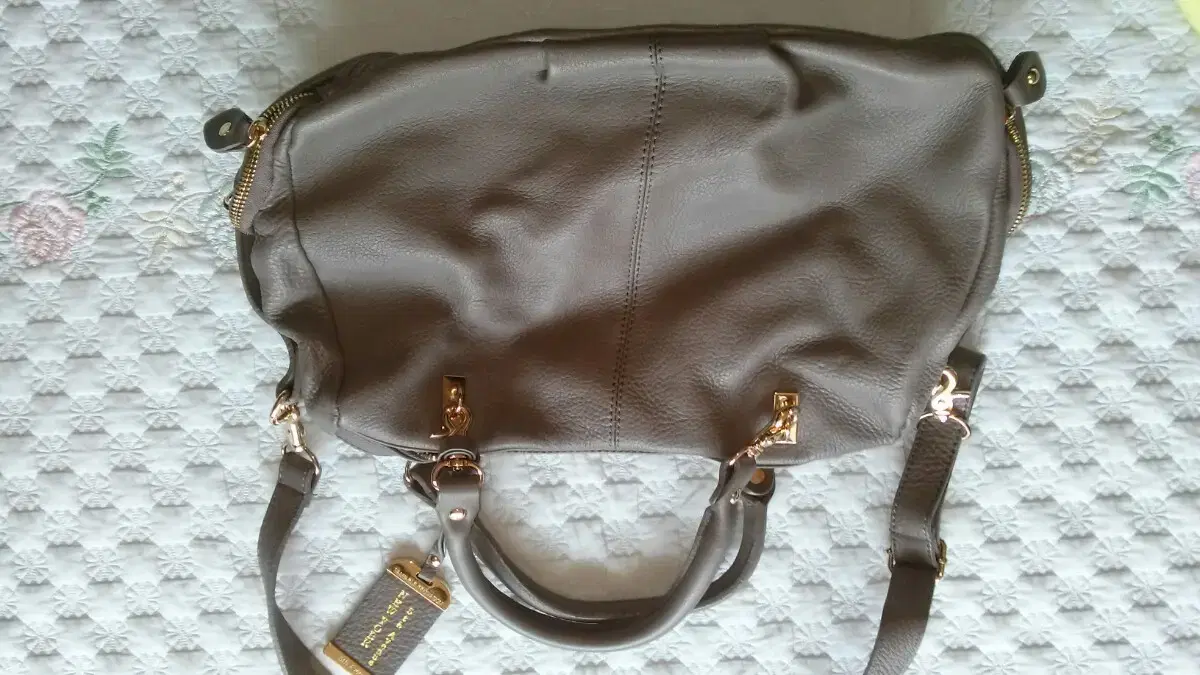 Leather handbag, almost new, 35,000 won