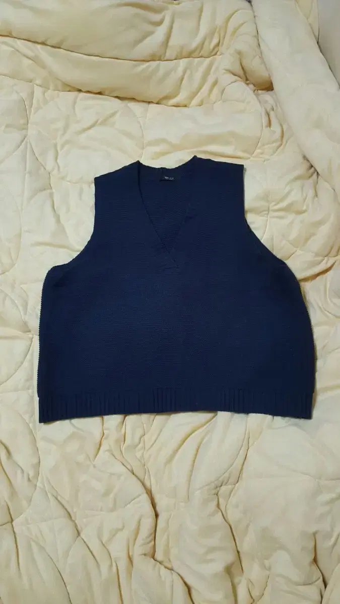 V-neck knit vest