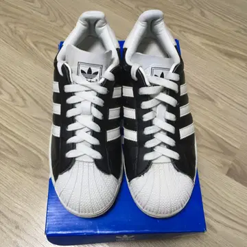 adidas gazelle silver green womens adidas White Superstar 82 SFTM Sneakers main image 0