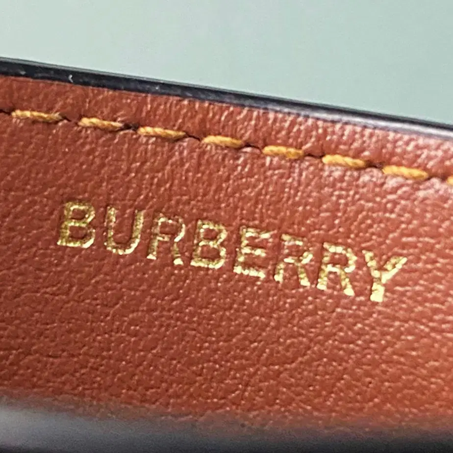 [정품]BURBERRY 버버리 아이콘 스트라이프 소가죽 카드지갑